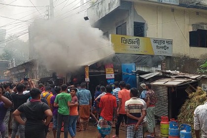 কালীগঞ্জে ব্যবসাপ্রতিষ্ঠানে অগ্নিকাণ্ড