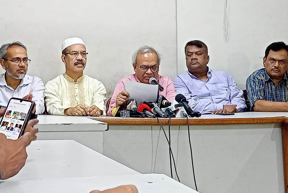 উন্নয়নের চাপাবাজির নামে দেশকে দেউলিয়া করা হয়েছে : রিজভী