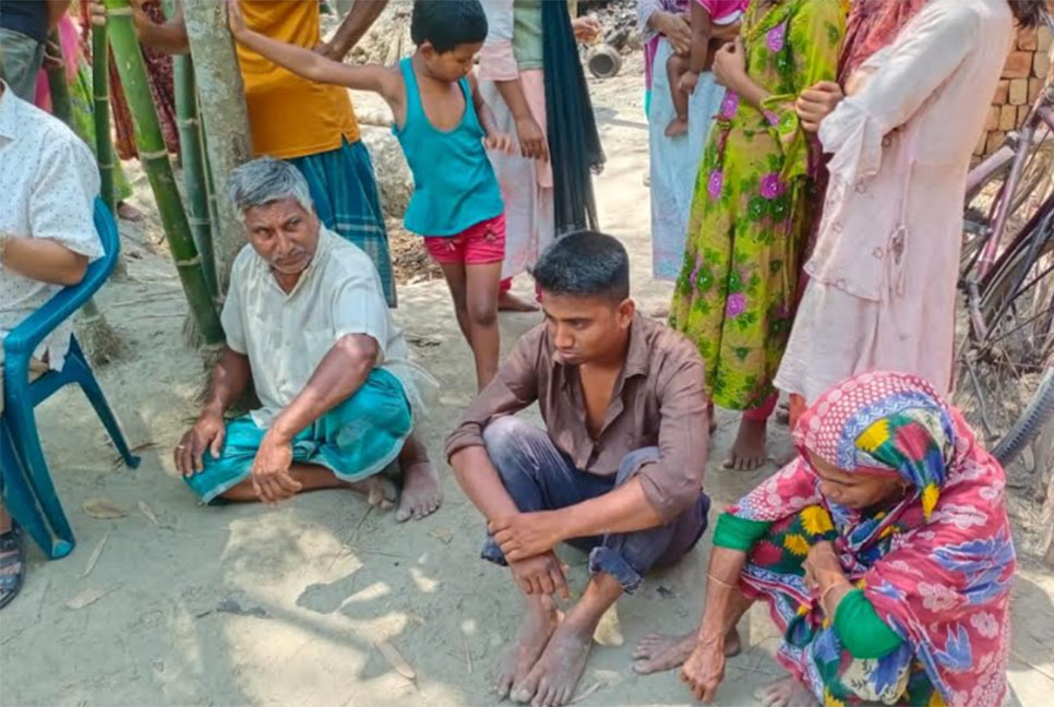 আগুনে পুড়লো গরু, ছাগলসহ বসতবাড়ি
