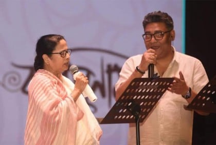রবীন্দ্র জয়ন্তীতে গান গেয়ে দর্শক মাতালেন মমতা! 