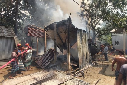 চরভদ্রাসনে আগুনে তিনটি ঘর ভস্মীভূত