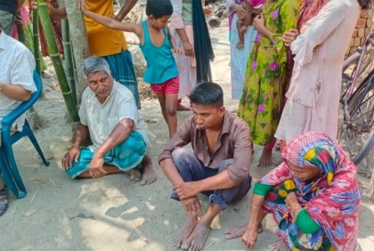 আগুনে পুড়লো গরু, ছাগলসহ বসতবাড়ি