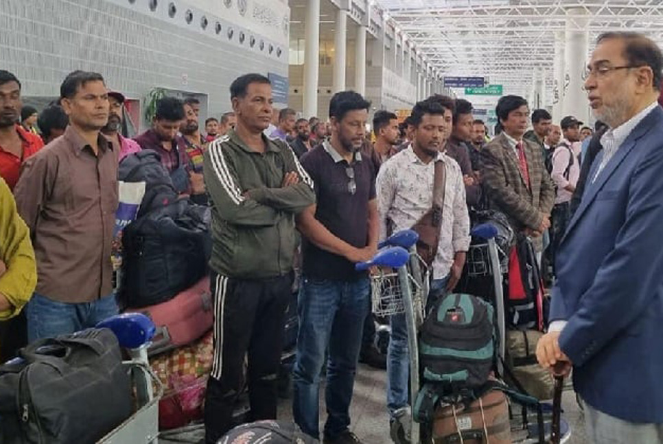 সুদান থেকে দেশে ফিরলেন আরও ৫২ বাংলাদেশি