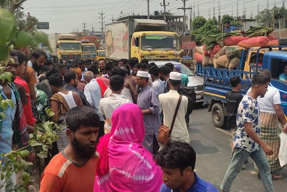 শ্রীপুরে ট্রাকচাপায় প্রাণ গেল কিশোরের