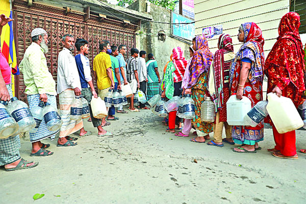 তীব্র গরমে নাভিশ্বাস