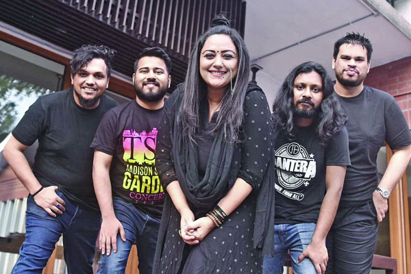 যুক্তরাষ্ট্র মাতাবে ‘চিরকুট’ ব্যান্ড