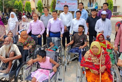 বগুড়ায় প্রতিবন্ধীদের মাঝে সহায়ক উপকরণ বিতরণ