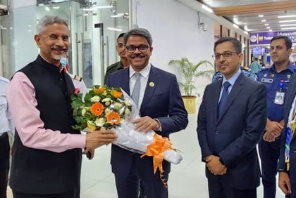 ঢাকায় এসেছেন ভারতের পররাষ্ট্রমন্ত্রী

