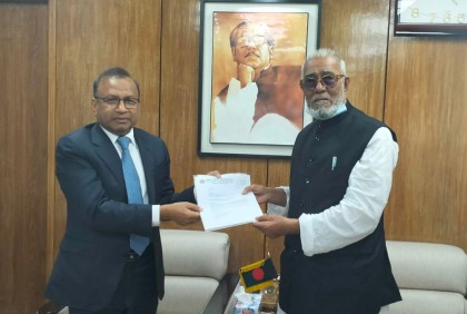 পদত্যাগ করলেন কেসিসি মেয়র খালেক 


