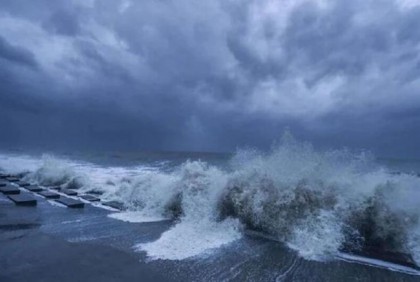 ঘূর্ণিঝড় মোখার প্রভাবে চট্টগ্রাম বন্দরে অ্যালার্ট-২ জারি