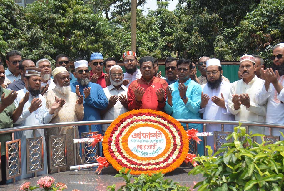 এরশাদের কবর জিয়ারতের মধ্য দিয়ে নির্বাচনী কার্যক্রম শুরু জাপা প্রার্থীর