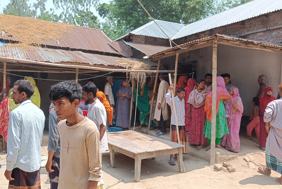 দিনাজপুরে স্বামীর নির্যাতনে গৃহবধূর মৃত্যুর অভিযোগ