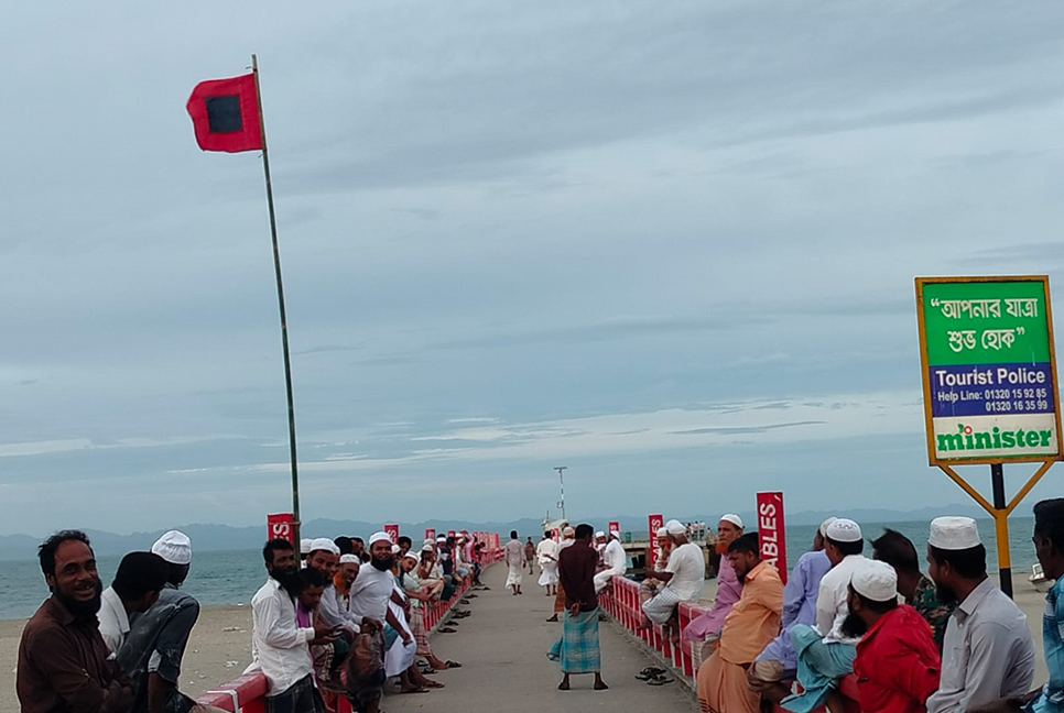 ঘূর্ণিঝড় ‘মোখা’, আতঙ্কে সেন্টমার্টিনের বাসিন্দারা
