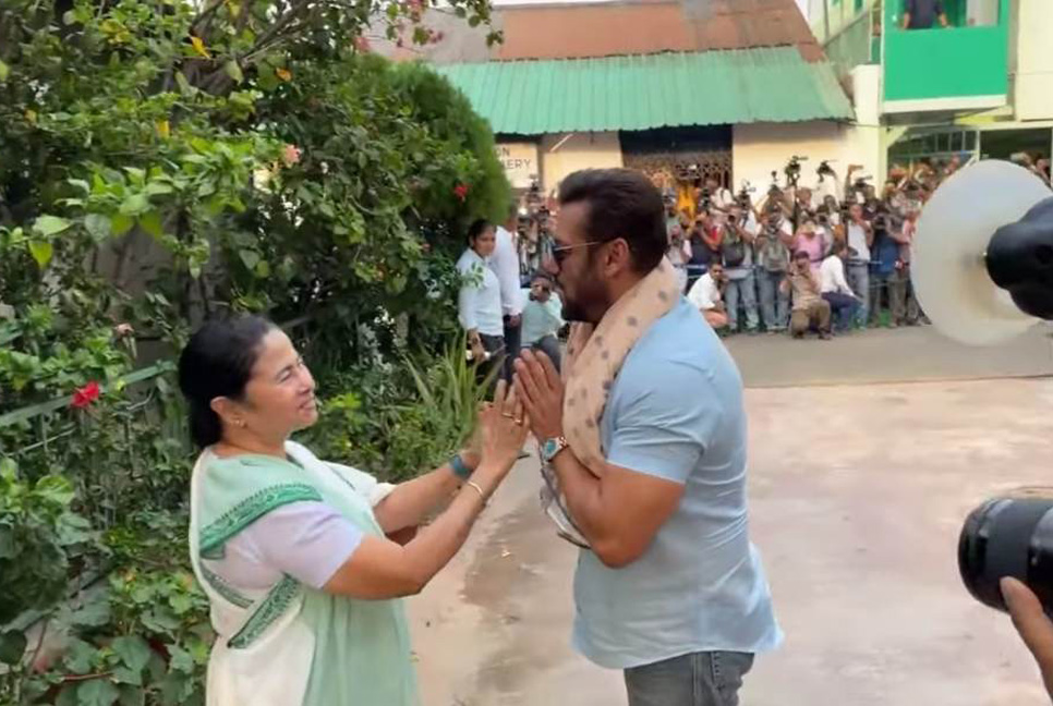 মমতার সঙ্গে দেখা করলেন সালমান খান 
