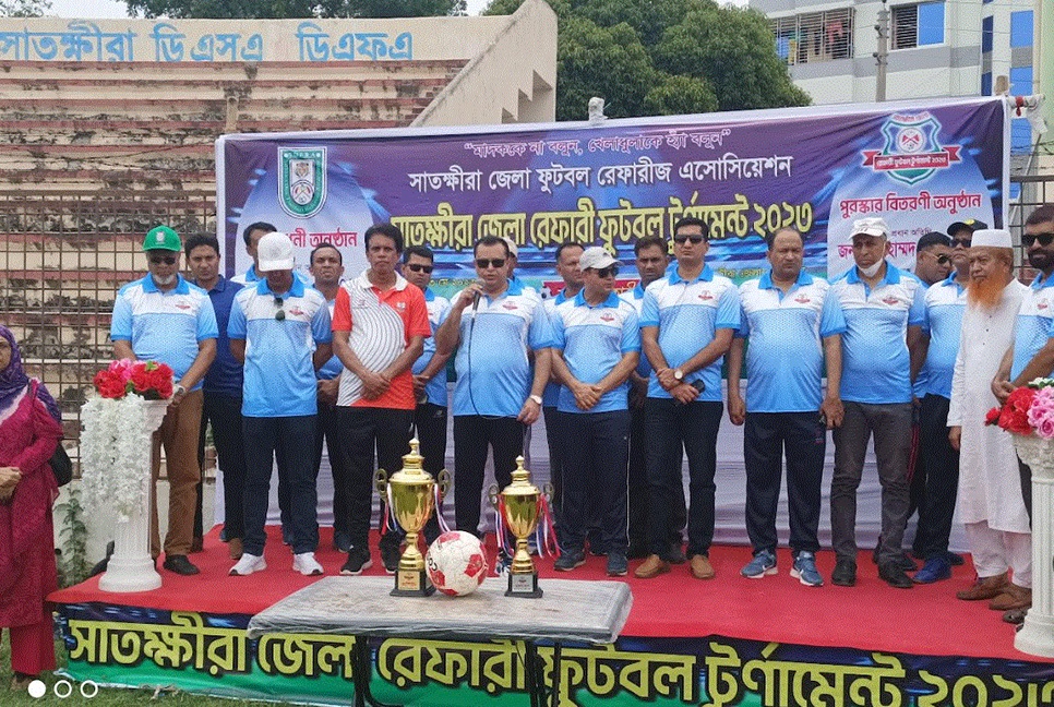 সাতক্ষীরায় রেফারি ফুটবল টুর্নামেন্টের উদ্বোধন
