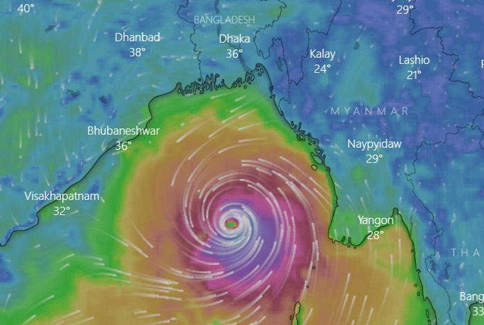 কক্সবাজার সমুদ্রবন্দর থেকে ৬৩০ কিলোমিটারের কম দূরত্বে অবস্থান করছে মোখা