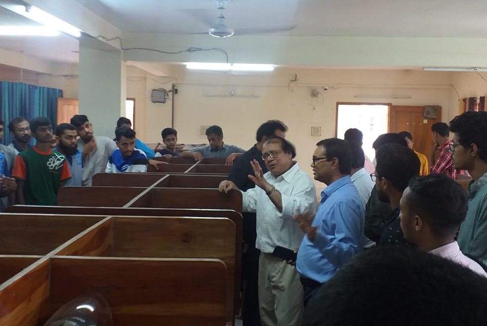 ঘূর্ণিঝড় 'মোখা' থেকে রক্ষায় ববি উপাচার্যের হল পরিদর্শন