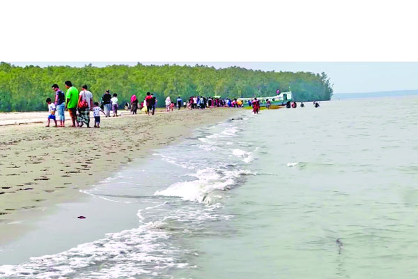 সাগর পাড়ের রাঙ্গাবালীতে মুগ্ধ সবাই