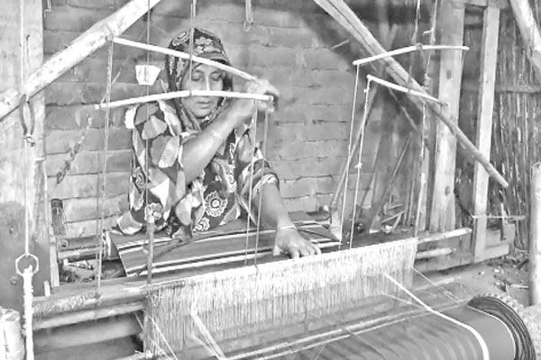 তাঁতপল্লীতে নেই কর্মব্যস্ততা