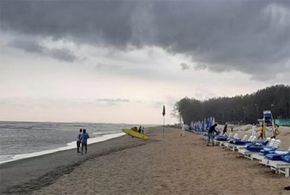 ঘূর্ণিঝড় মোখা: কক্সবাজার ছাড়ছেন পর্যটকরা 