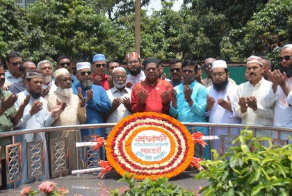 এরশাদের কবর জিয়ারতের মধ্য দিয়ে নির্বাচনী কার্যক্রম শুরু জাপা প্রার্থীর