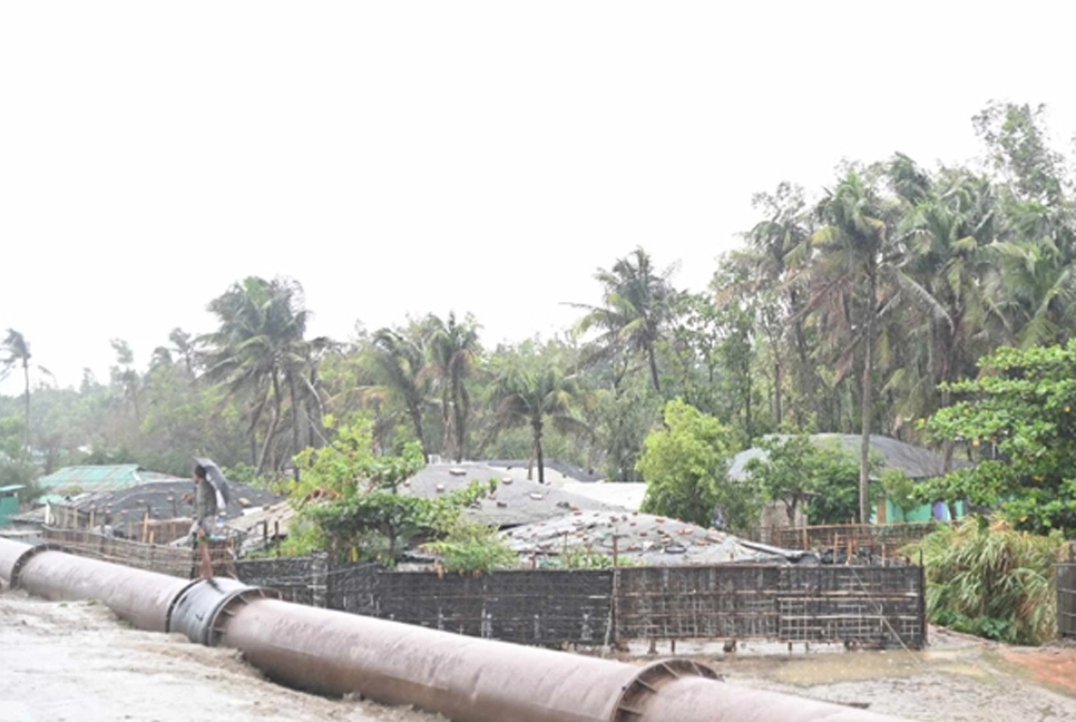 টেকনাফে বৃষ্টি, বইছে মৃদু বাতাস