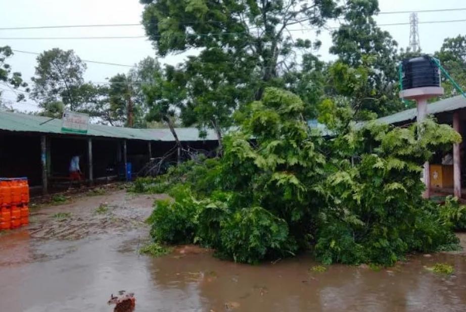 ঘূর্ণিঝড় ‘মোখা’:  লণ্ডভণ্ড সেন্ট মার্টিন