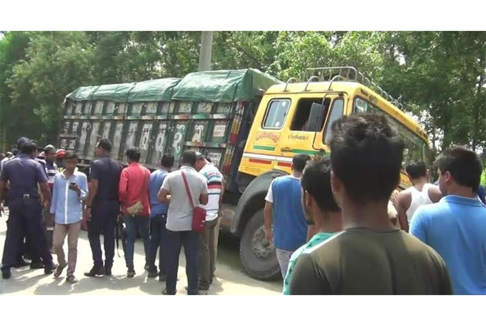 চুয়াডাঙ্গায় সড়ক দুর্ঘটনায় স্কুলছাত্র নিহত
