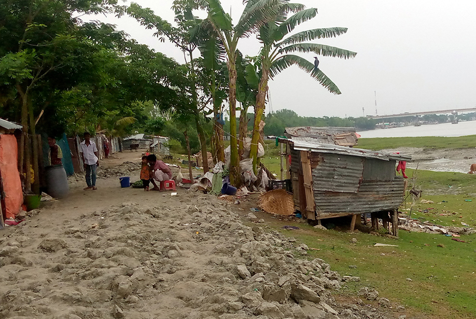 'মোখা' আতঙ্কে সাগর পাড়ে মানুষের নির্ঘুম রাত