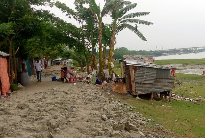 'মোখা' আতঙ্কে সাগর পাড়ে মানুষের নির্ঘুম রাত