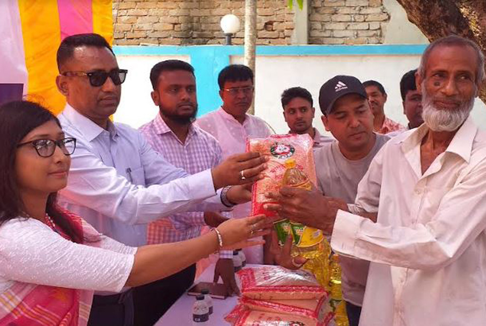 ঝিনাইদহে ভর্তুকি মূল্যে টিসিবির পণ্য বিক্রি শুরু