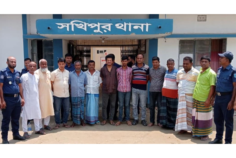 জুয়ার আসর থেকে ১১ যুবক আটক