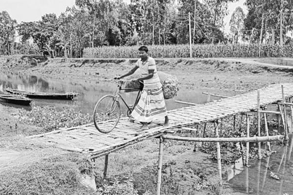 সেতুর অপেক্ষায় আট গ্রামের মানুষ