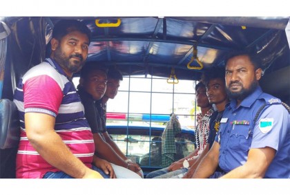 বন্ধুর স্ত্রীকে ছিনতাই করতে গিয়ে আটক ৪