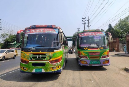 চলন্ত বাস থেকে পড়ে জাবি শিক্ষার্থী আহত, প্রতিবাদে ৮ বাস আটক