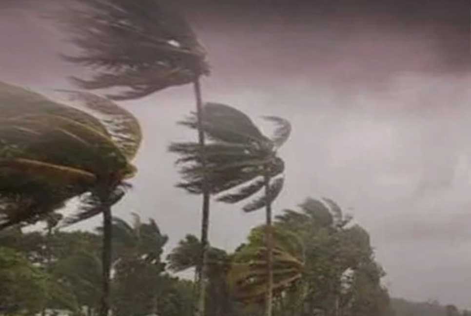 রংপুরে হঠাৎ কালবৈশাখীতে লন্ডভন্ড অর্ধশতাধিক ঘরবাড়ি