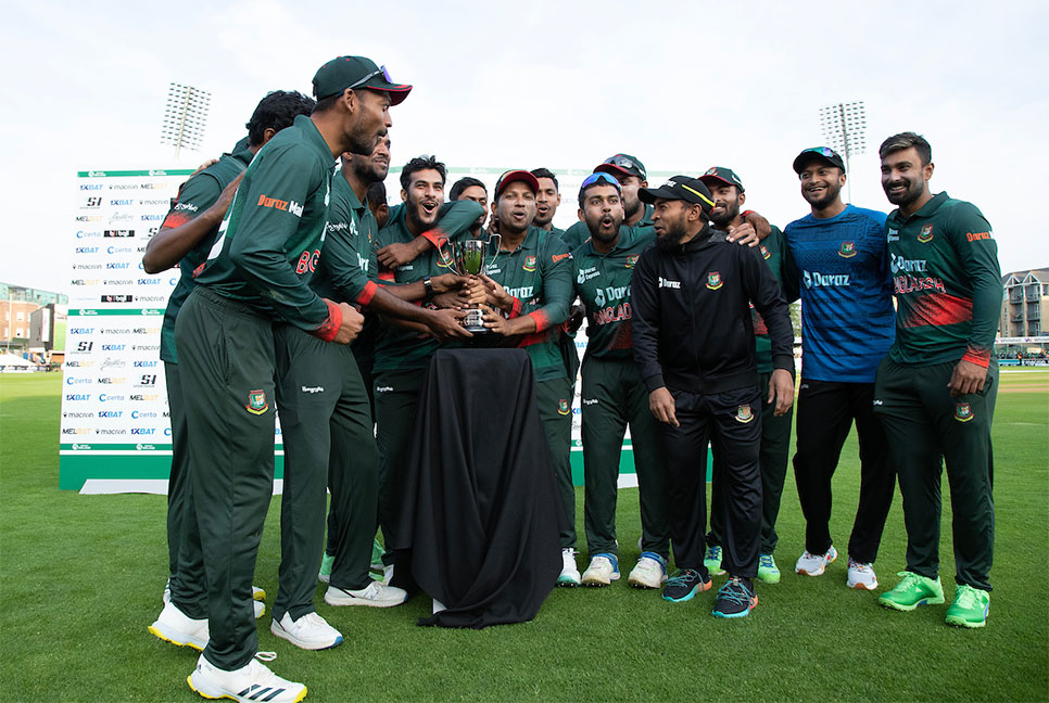 ৫ ক্রিকেটারকে ছাড়া দেশে ফিরলো টাইগাররা