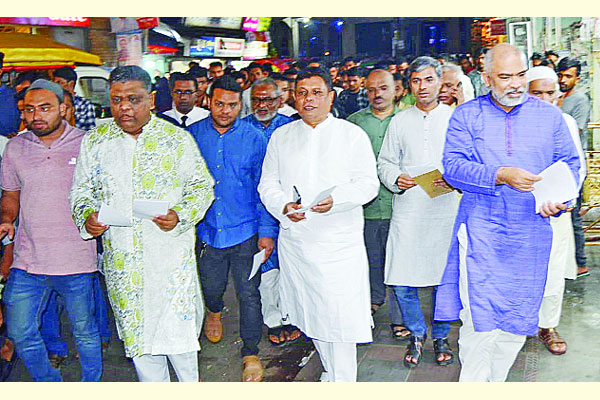 তিনজনের প্রচারে গতি বাকিরা ঢিমেতালে