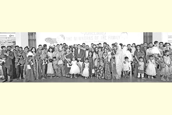 সোনার কয়েন দিয়ে সম্মাননা