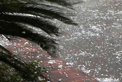 বিক্ষিপ্তভাবে হতে পারে শিলাবৃষ্টি