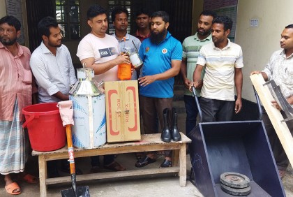 মোরেলগঞ্জে গরুর খামারিকে সরকারি প্রণোদনা