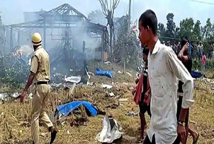 পশ্চিমবঙ্গে বাজি তৈরির কারখানায় বিস্ফোরণ; নিহত ৭