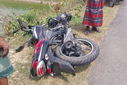 মেহেরপুরে মোটরসাইকেল দুর্ঘটনায় প্রাণ গেল কিশোরের