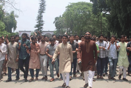 শেখ হাসিনার স্বদেশ প্রত্যাবর্তন দিবসে ইবি ছাত্রলীগের আনন্দ মিছিল