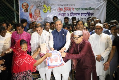শেখ হাসিনার স্বদেশ প্রত্যাবর্তন দিবসে স্বেচ্ছাসেবক লীগের খাদ্যসামগ্রী বিতরণ 


