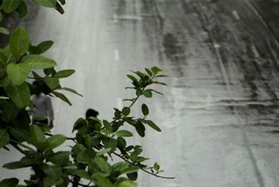 ভোরে রাজধানীতে ঝড়-বৃষ্টি

