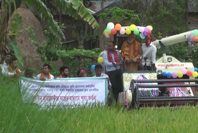 কৃষিতে আধুনিক যন্ত্রের ব্যবহারে খুশি কৃষকেরা