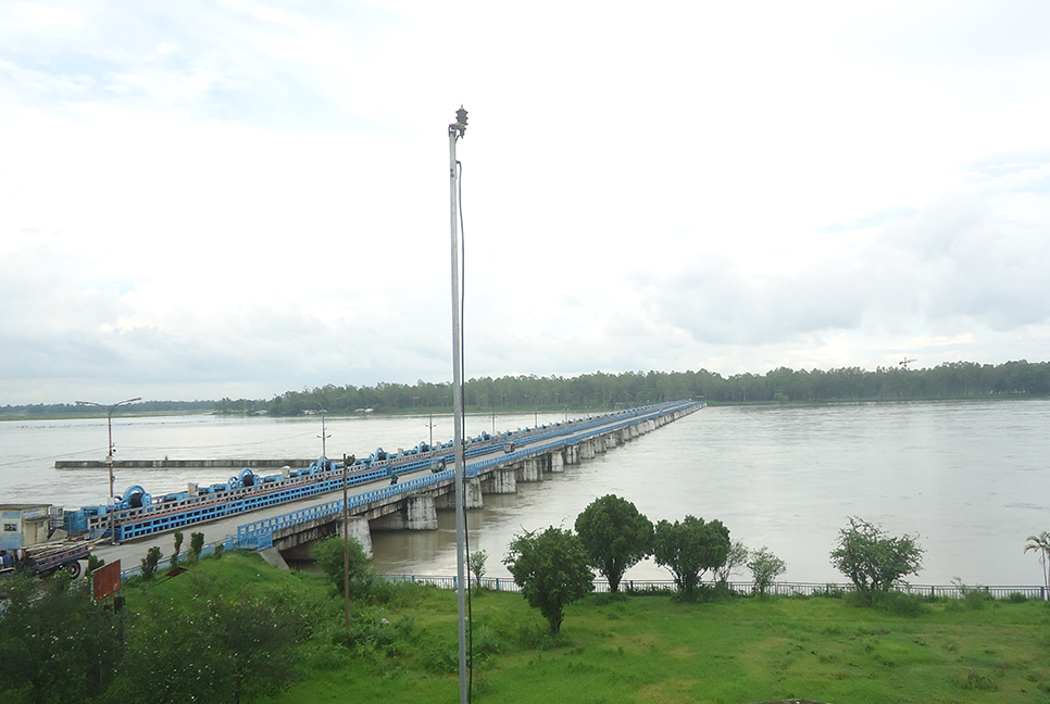 ফুলেফেঁপে উঠছে তিস্তার পানি