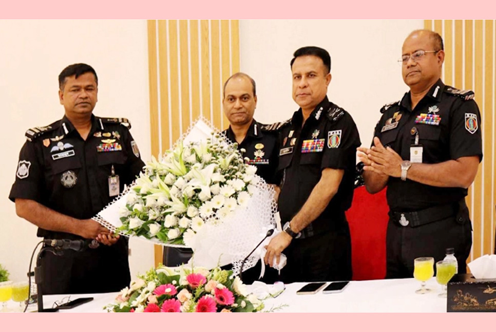 র‌্যাবের অতিরিক্ত মহাপরিচালকের দায়িত্ব নিলেন কর্নেল মাহাবুব আলম

