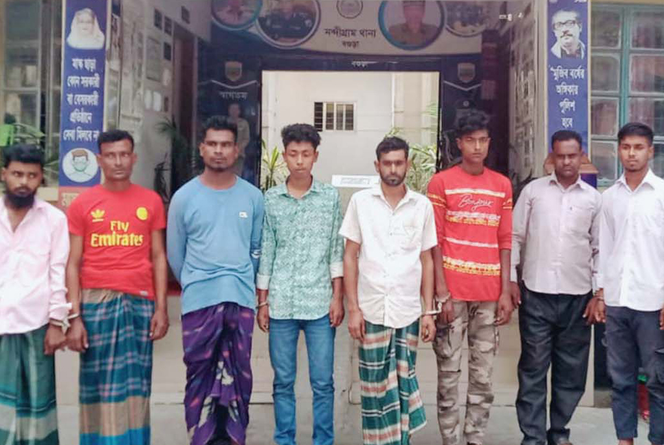 বগুড়ায় মাদকসহ গ্রেফতার ৮